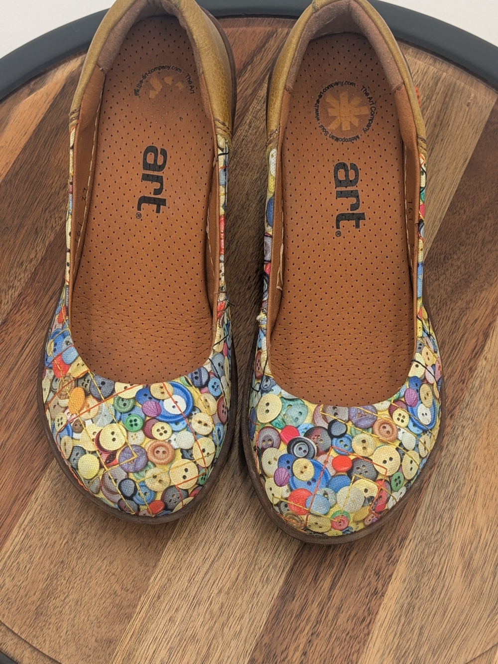 ART Company Spain Size 37 Button Print Leather Pumps Heels - Picture 2 of 12